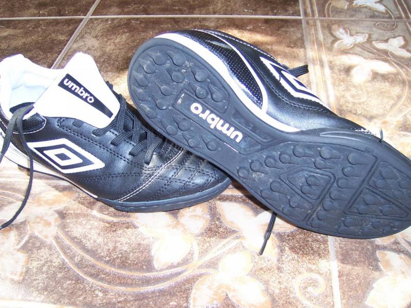 ox_buty-chlopiece-turfy-firmy-umbro-rozm385-24cm
