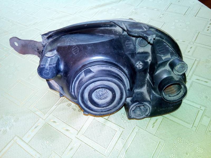 ox_reflektor-prawy-lampa-przednia-opel-corsa-b-firmy-valeo