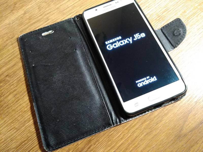 ox_smartfon-samsung-j5-2016idealnyz-folia-na-plecachszklo-na-ekranie
