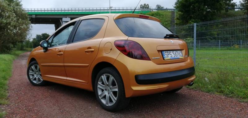 ox_peugeot-207-16-hdi-2007r-od-kobiety