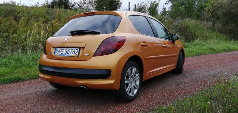 ox_peugeot-207-16-hdi-2007r-od-kobiety
