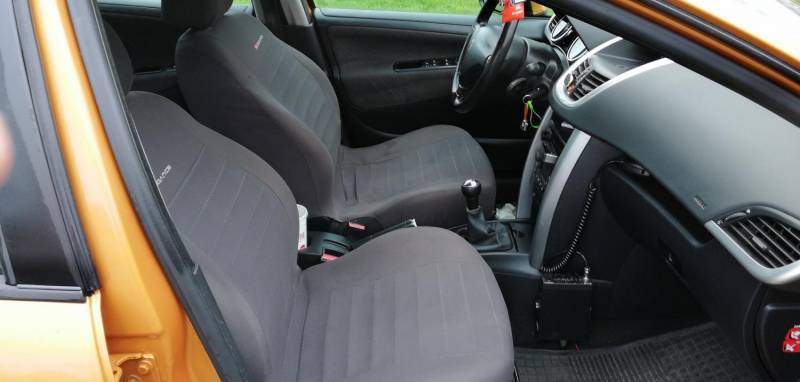 ox_peugeot-207-16-hdi-2007r-od-kobiety