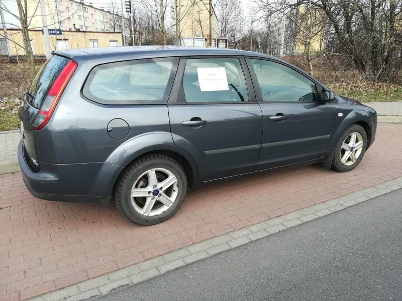 ox_sprzedam-ford-focus-kombi-z-prostym-silnikiem-benzynowym-16-2005r