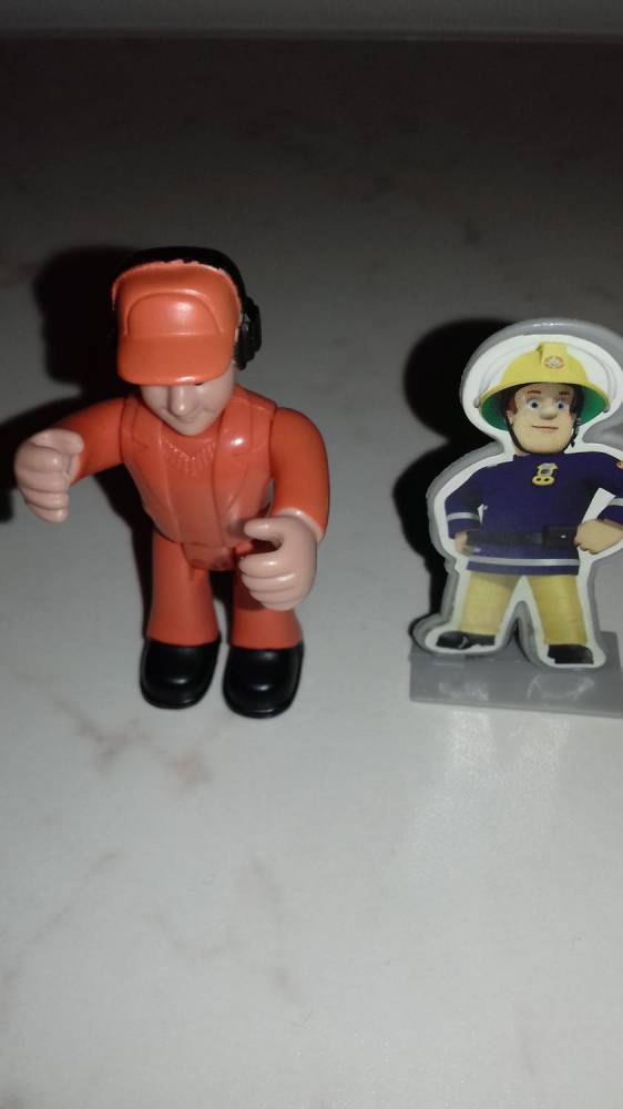 ox_sprzedam-lodz-ze-strazaka-sama-wraz-z-figurka-benastrazak-sam-gratis