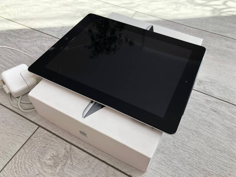 ox_apple-ipad-2-16gb-3g-a1396-space-gray-wifi-black-polska-bez-blokad