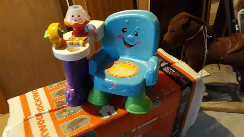 ox_krzeselko-uczydelko-fisher-price