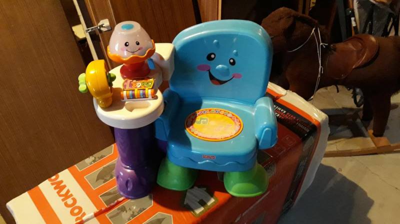 ox_krzeselko-uczydelko-fisher-price