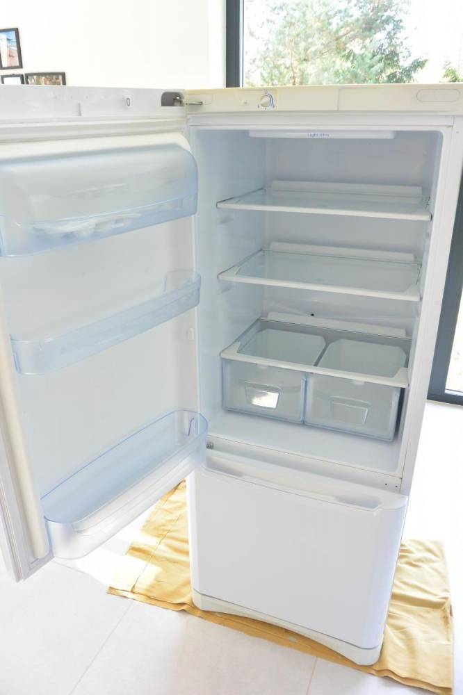 ox_lodowka-indesit-a