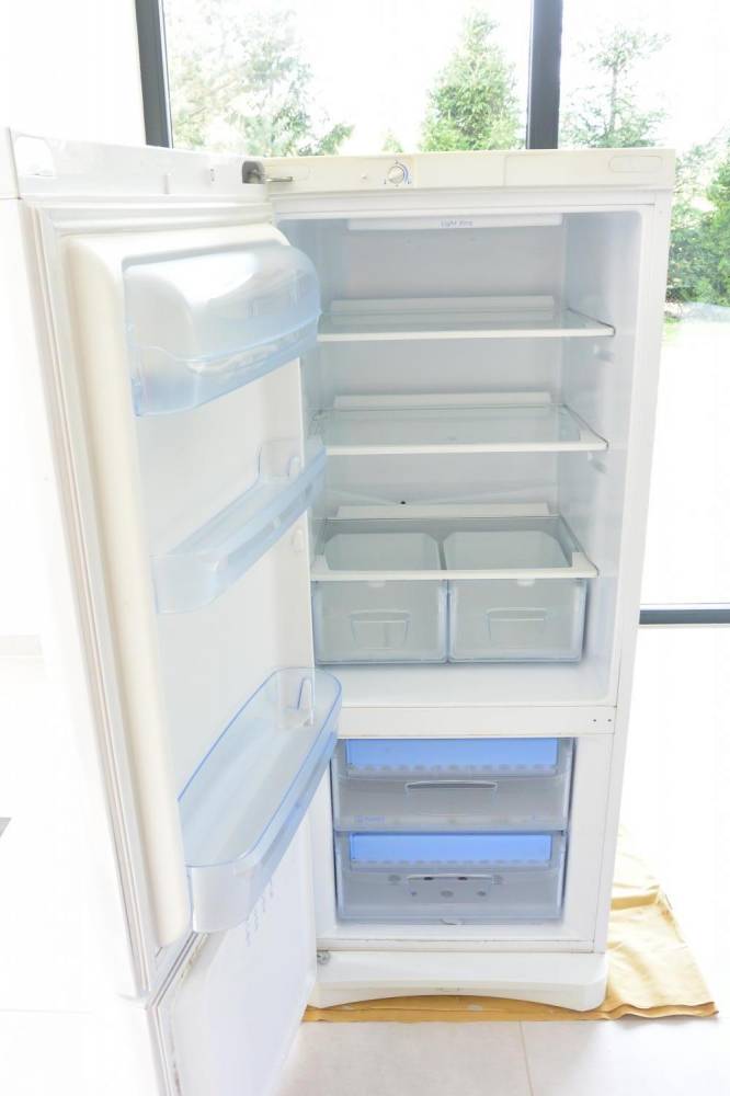 ox_lodowka-indesit-a