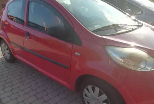 ox_peugeot-107-10-benzyna-czerwony