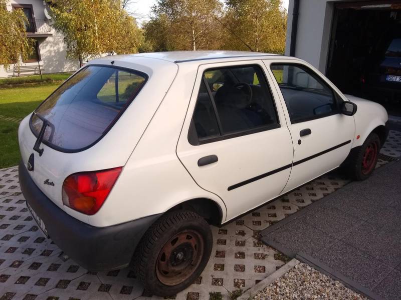 ox_sprzedam-ford-fiesta
