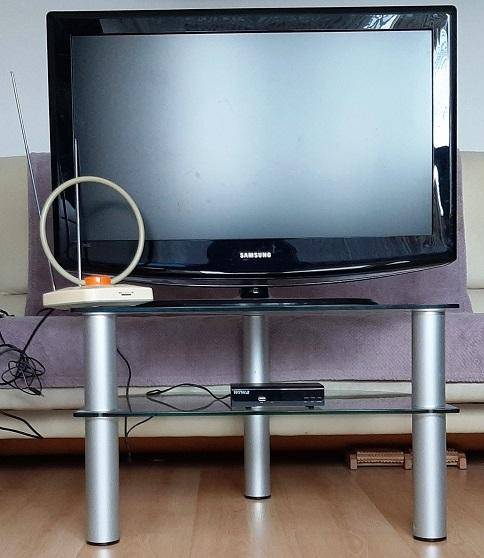 ox_telewizor-dekoder-dvbt-antena-pokojowa-stolik-szklany