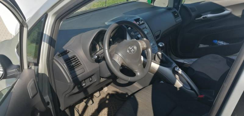 ox_toyota-auris-klimatronick-d4d-bezwypadkowa-z-domu-bdb-diesel-126km