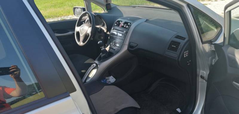 ox_toyota-auris-klimatronick-d4d-bezwypadkowa-z-domu-bdb-diesel-126km