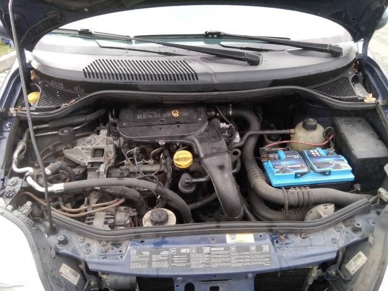 ox_renault-scenic-19-dci-2000-r-auto-sprawne-lub-na-czesci