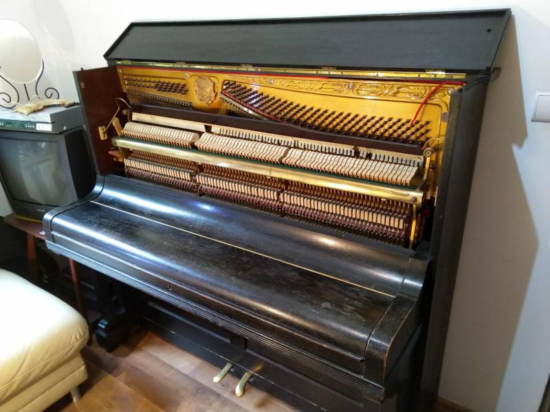 ox_pianinosprzedam-zabytkowe-pianino-marki-lorenz
