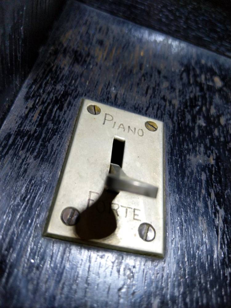 ox_pianinosprzedam-zabytkowe-pianino-marki-lorenz