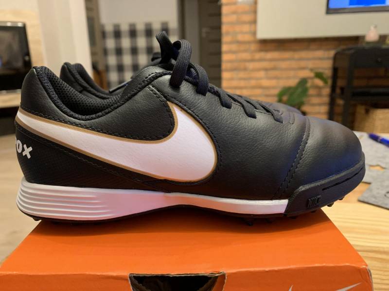 ox_nowe-pilkarskie-buty-dzieciece-nike-jr-tiempo-legend-vi-tf-rozm31