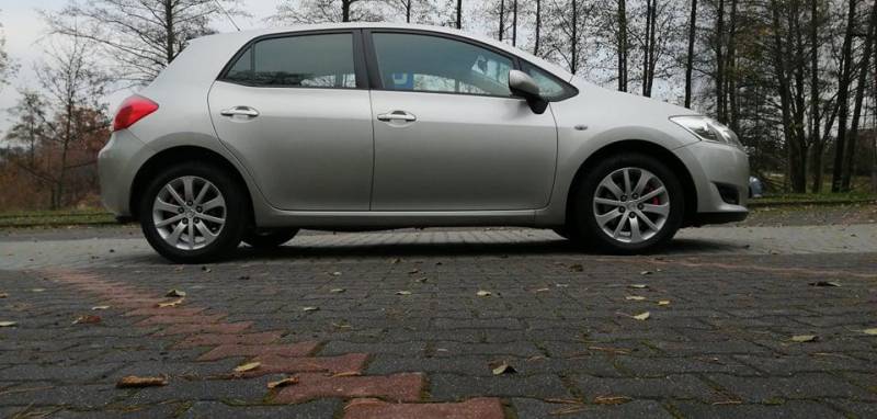 ox_toyota-auris-klimatronic-d4d-bezwypad-diesel-126km-z-domu-od-kobiety