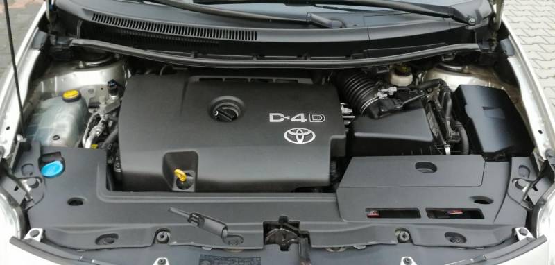 ox_toyota-auris-klimatronic-d4d-bezwypad-diesel-126km-z-domu-od-kobiety