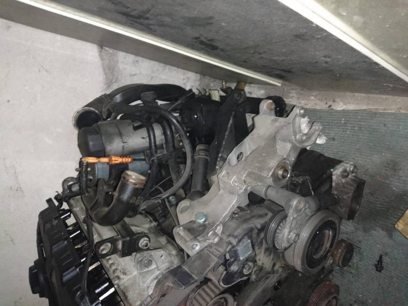ox_silnik-caly-lub-na-czesci-vw-19-tdi-130km-awx-avf