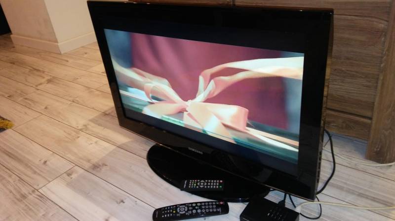 ox_black-friday-telewizor-lcd-samsung-32-wraz-z-dekoderem