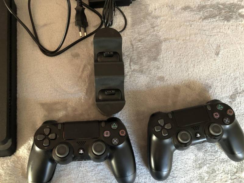 ox_ps4-slim-1tb-z-akcesoriami-oraz-grami