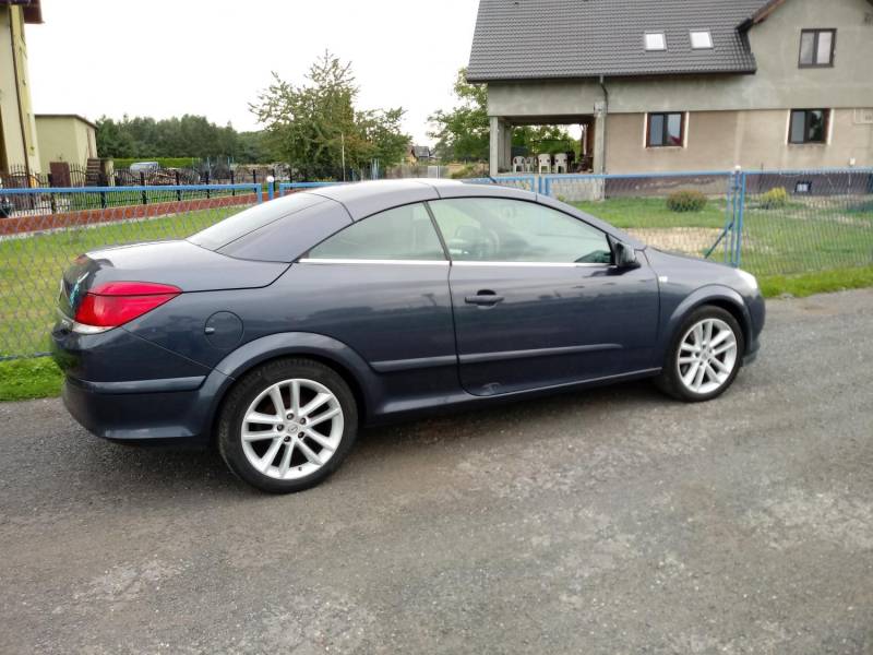 ox_opel-astra-h-cabrio-2007-r-19-td-150km