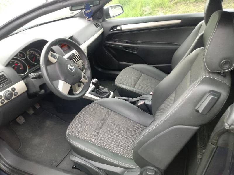 ox_opel-astra-h-cabrio-2007-r-19-td-150km