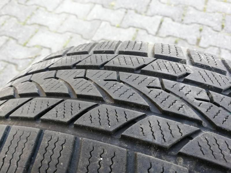 ox_opony-zimowe-19555r15-good-year-falken