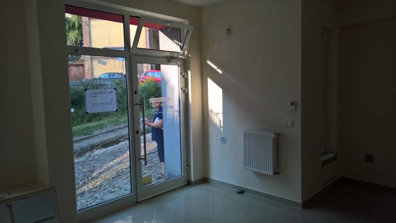 ox_cieszyn-lokal-handlowo-uslugowy-scisle-centrum-35m2