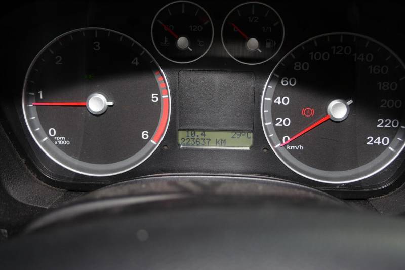 ox_uzywane-ford-focus-c-max-10-900-pln-225-000-km-2006