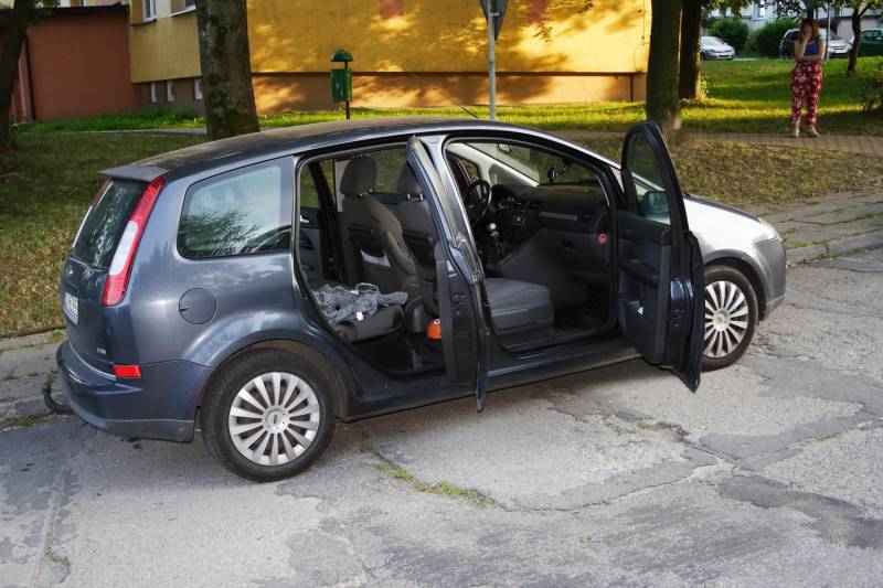 ox_uzywane-ford-focus-c-max-10-900-pln-225-000-km-2006