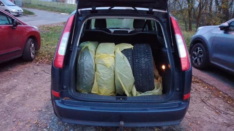 ox_uzywane-ford-focus-c-max-10-900-pln-225-000-km-2006