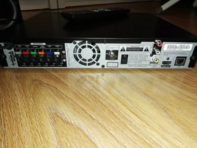 ox_sprzedam-kino-domowe-marki-lg-model-hx806sv-zestaw-51-blu-ray