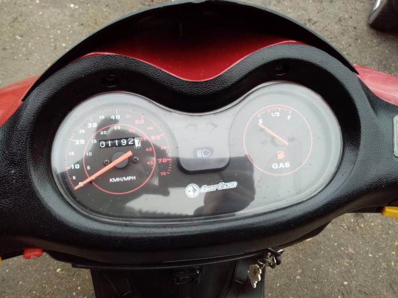 ox_skuter-barton-motors-huragan-stan-jak-z-salonu-od-kobiety-80cm-z-domu