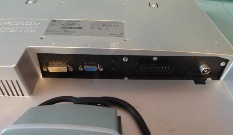 ox_monitor-z-tunerem-tv-lg-flatron-i-glosnikiem-zewnetrznym-za-140-zl