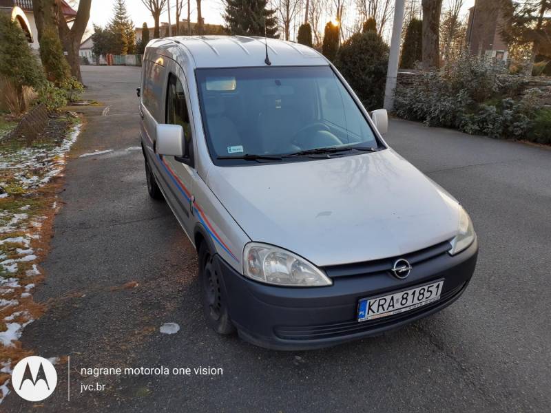 ox_opel-combo-17-cdti-doinwestowany-2-fotele-paka