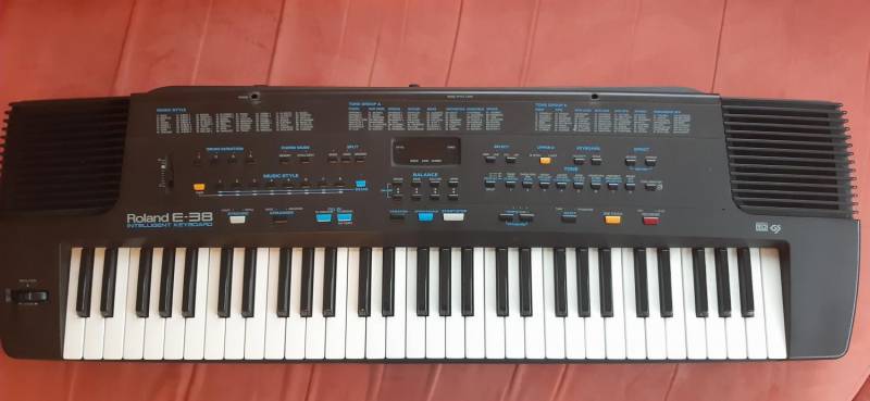 ox_sprzedam-keyboard-marki-roland-e38