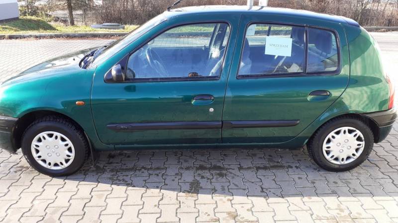 ox_renault-clio-ii-12-benzyna