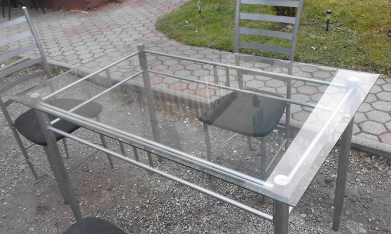 ox_stol-szklany-i-4-krzesla