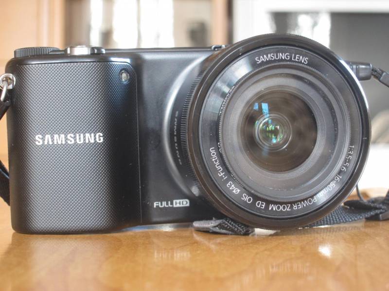 ox_aparat-fotograficzny-samsung-nx-2000