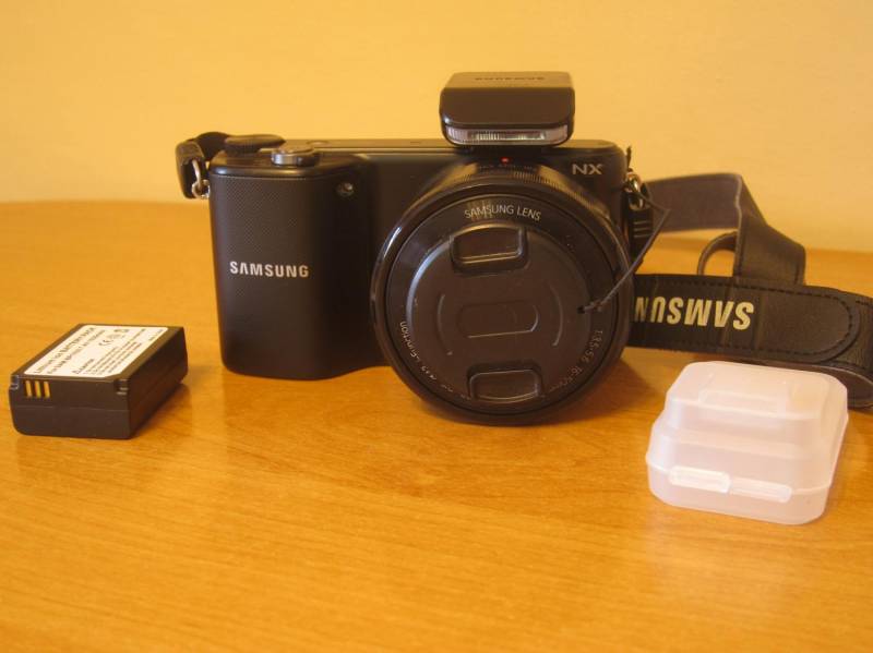 ox_aparat-fotograficzny-samsung-nx-2000