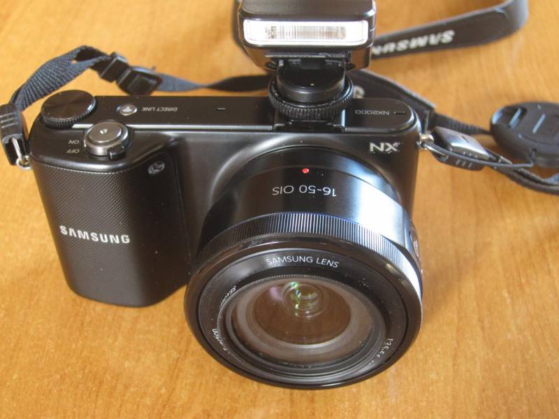 ox_aparat-fotograficzny-samsung-nx-2000
