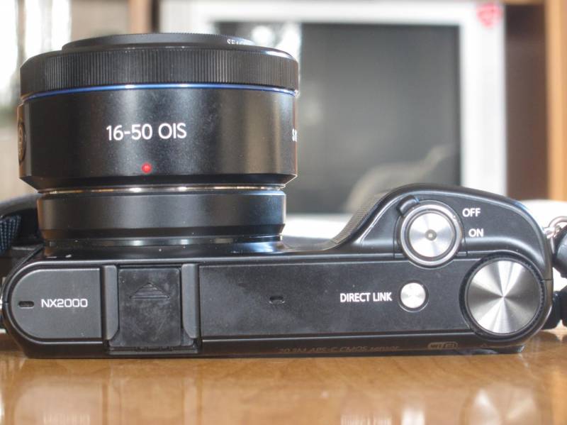 ox_aparat-fotograficzny-samsung-nx-2000