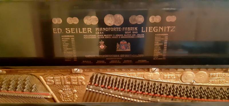 ox_sprzedam-pianino-ed-seiler