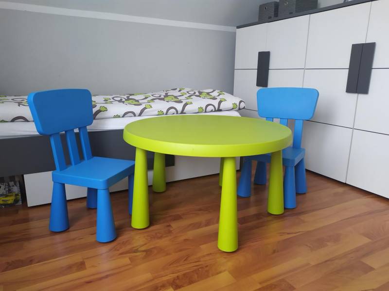 ox_ikea-stolik-dwa-krzesla-mammut