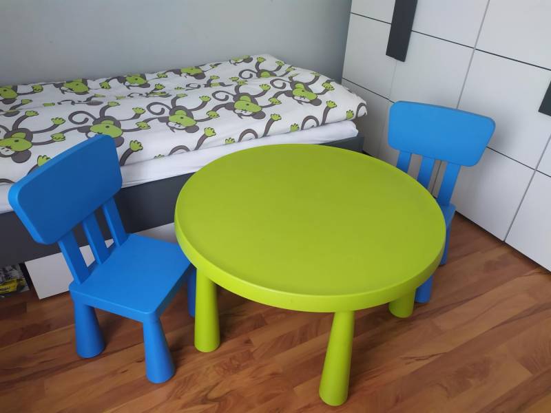 ox_ikea-stolik-dwa-krzesla-mammut