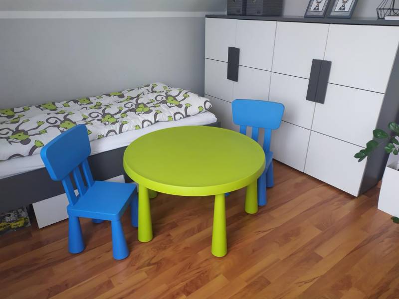 ox_ikea-stolik-dwa-krzesla-mammut