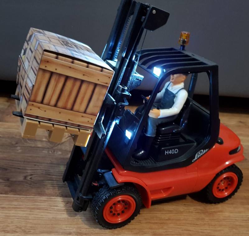 ox_wozek-widlowy-rc-linde-carson